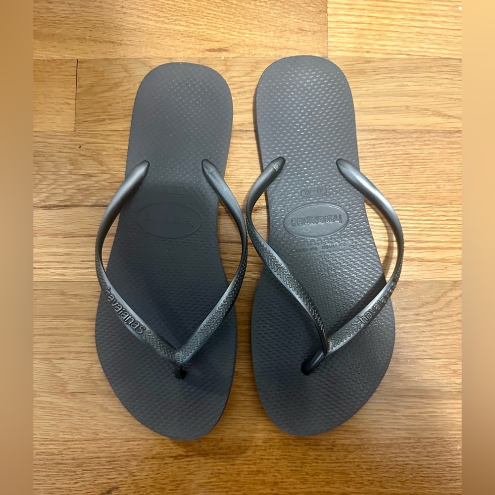 Havaianas Dark Gray Flip Flops